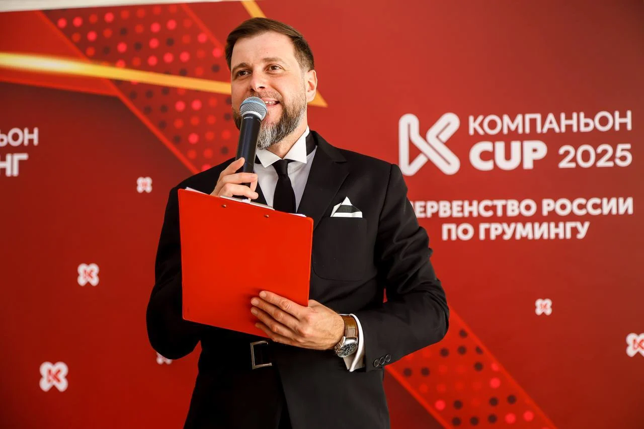 Павел ведёт спортивное корпоративное событие